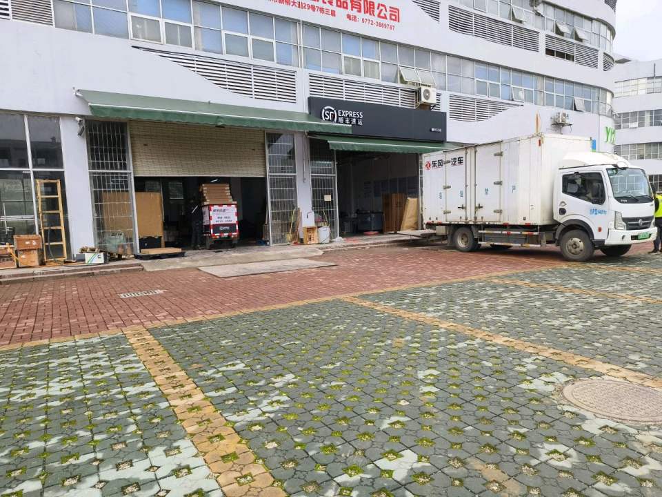 顺丰速运(新柳大道店)